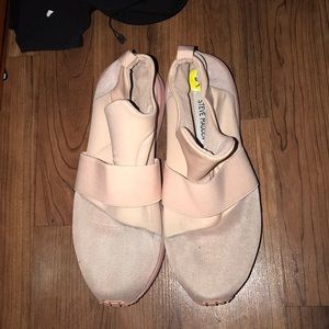 STEVE MADDEN SNEAKERS